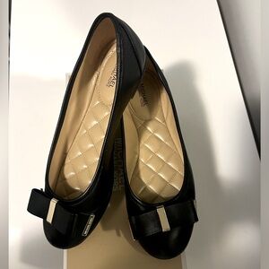 MICHAEL MICHAEL KORS:// Black ballet flats, size 8.5